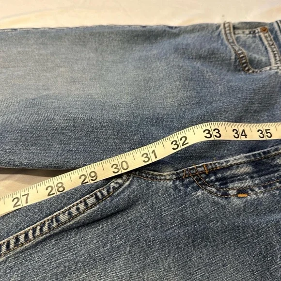 Stylish Blue Jeans with Black Accents - Picture 6 of 7